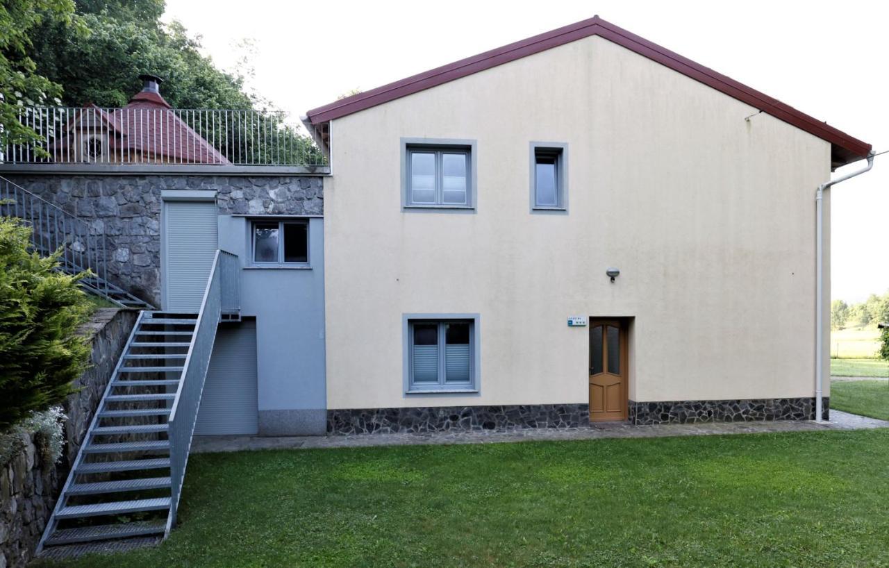Guesthouse Idila Pod Nanosom Senozece Buitenkant foto