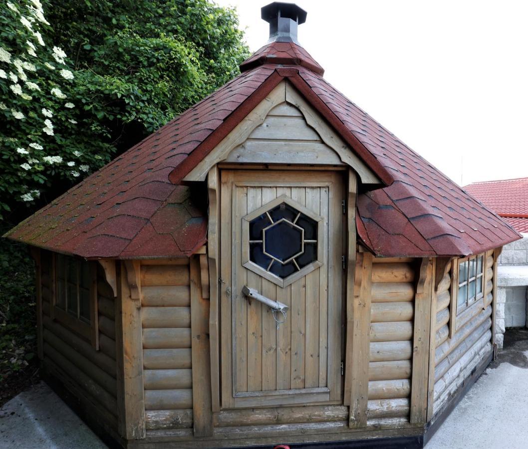 Guesthouse Idila Pod Nanosom Senozece Buitenkant foto
