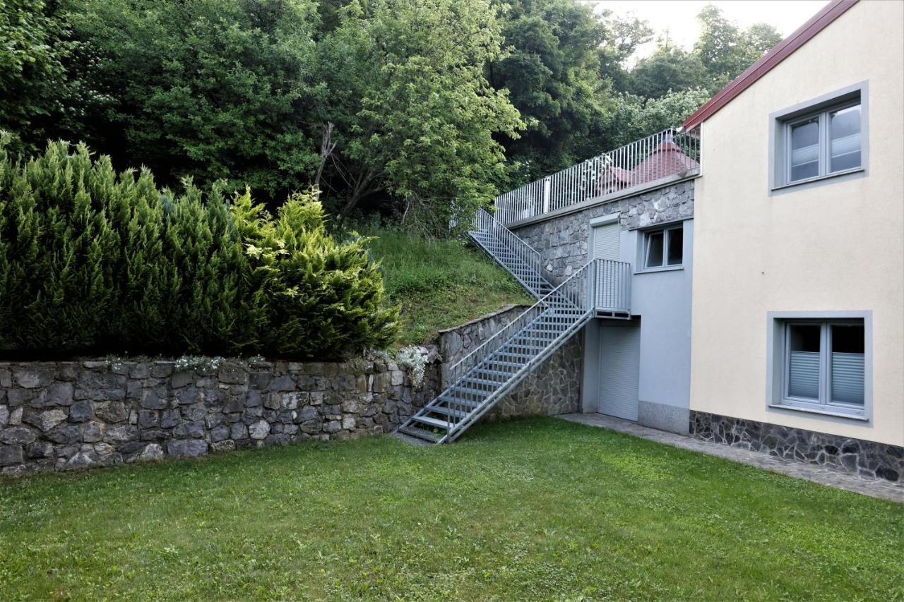 Guesthouse Idila Pod Nanosom Senozece Buitenkant foto
