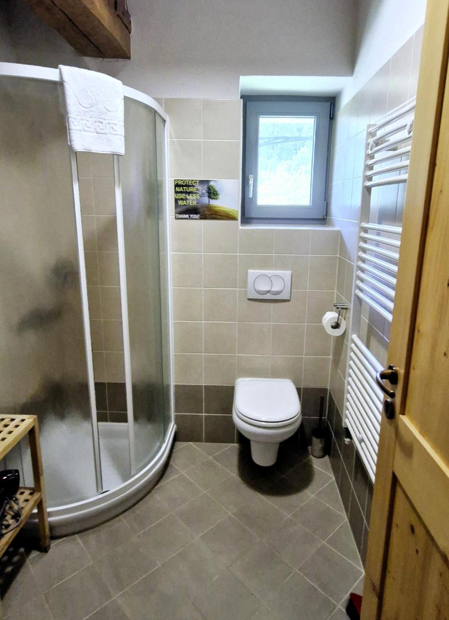 Guesthouse Idila Pod Nanosom Senozece Buitenkant foto