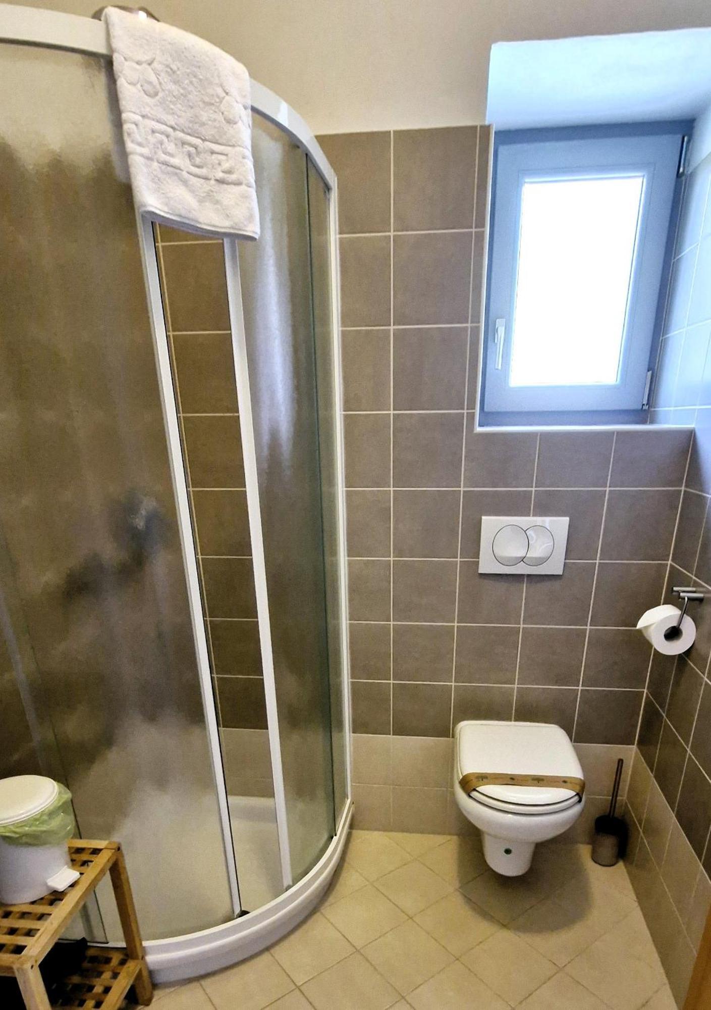 Guesthouse Idila Pod Nanosom Senozece Buitenkant foto