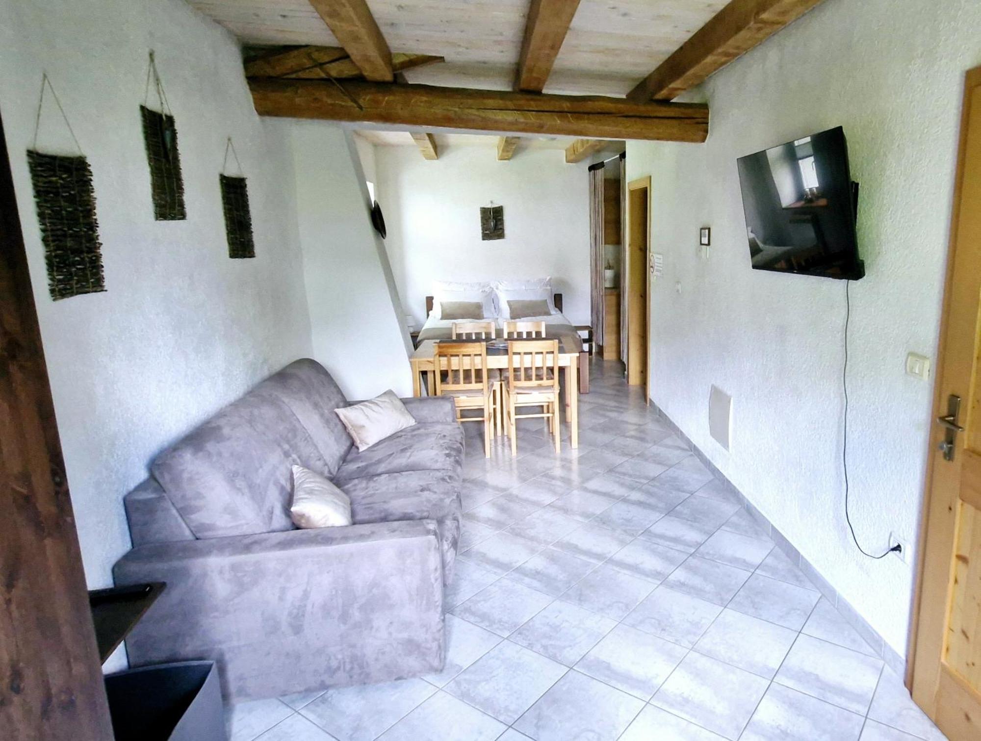 Guesthouse Idila Pod Nanosom Senozece Buitenkant foto