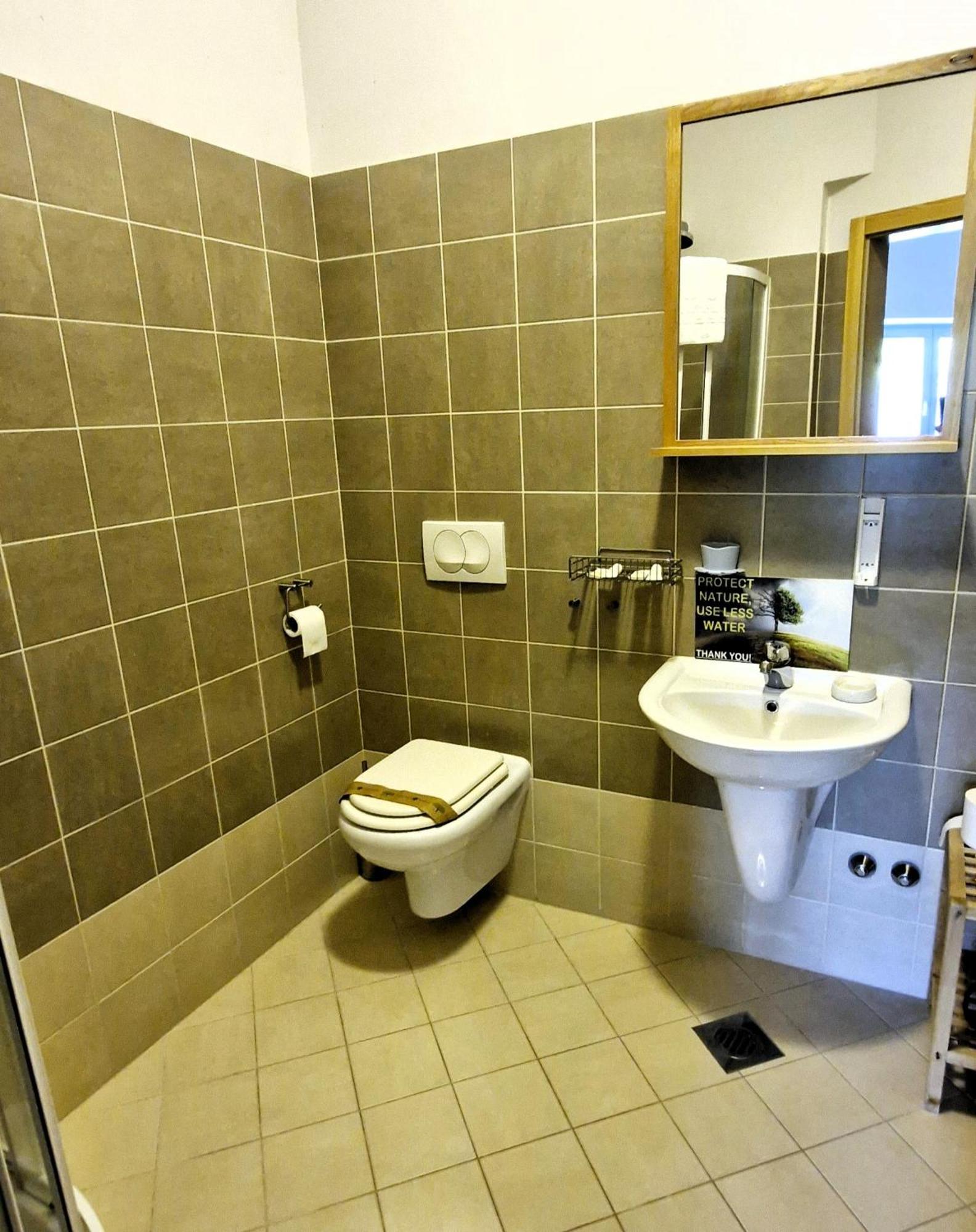 Guesthouse Idila Pod Nanosom Senozece Buitenkant foto