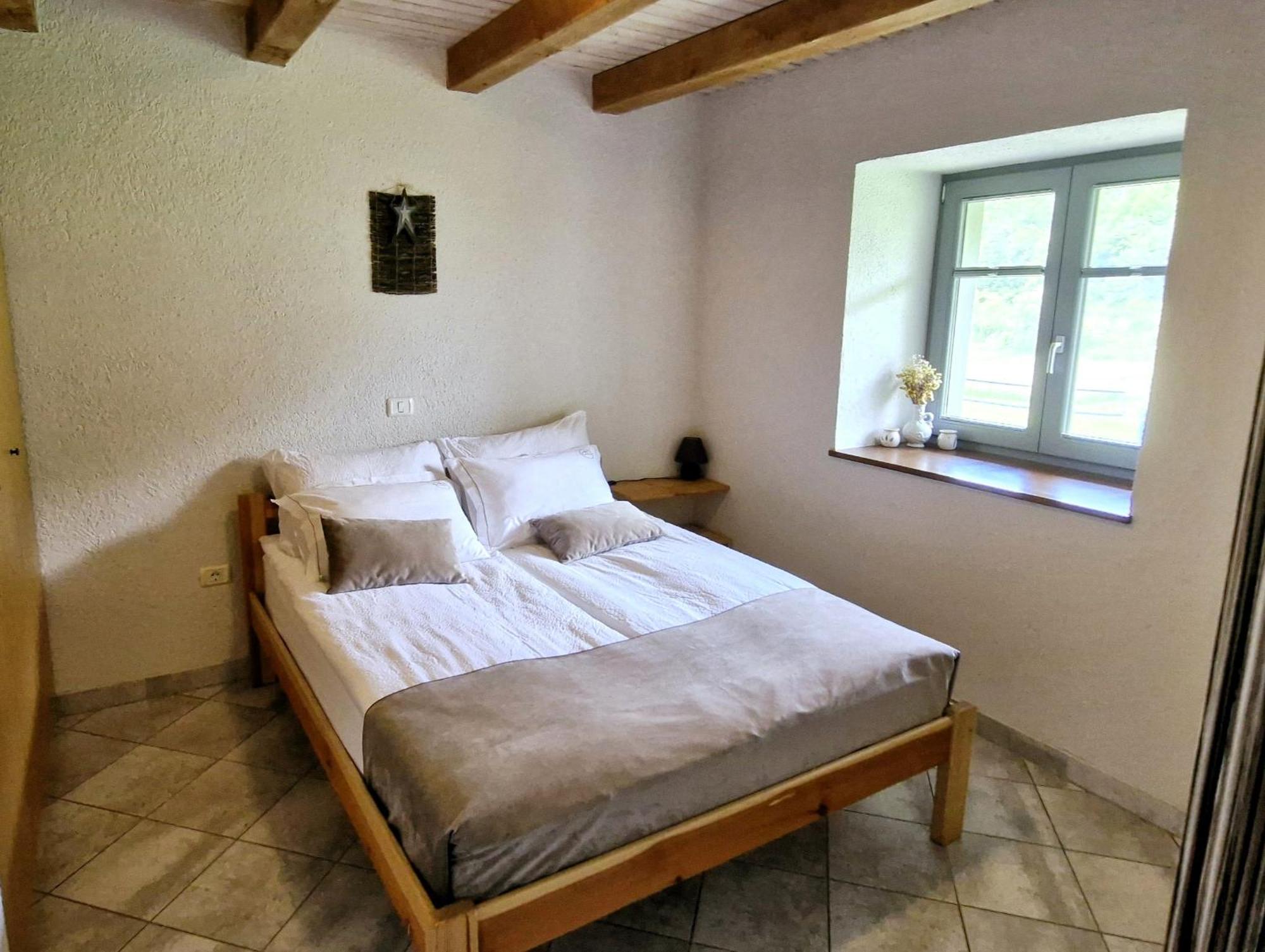 Guesthouse Idila Pod Nanosom Senozece Buitenkant foto