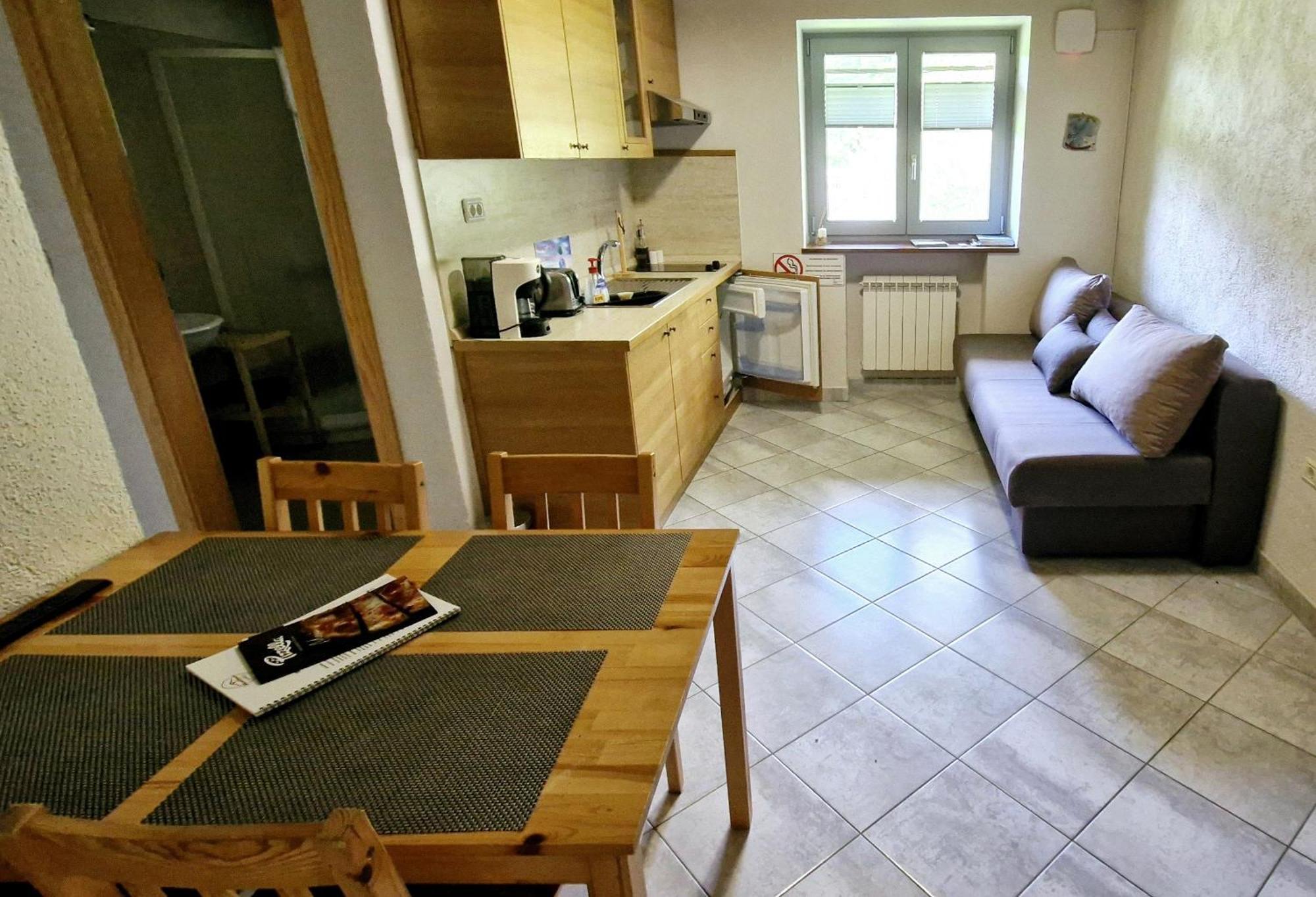 Guesthouse Idila Pod Nanosom Senozece Buitenkant foto