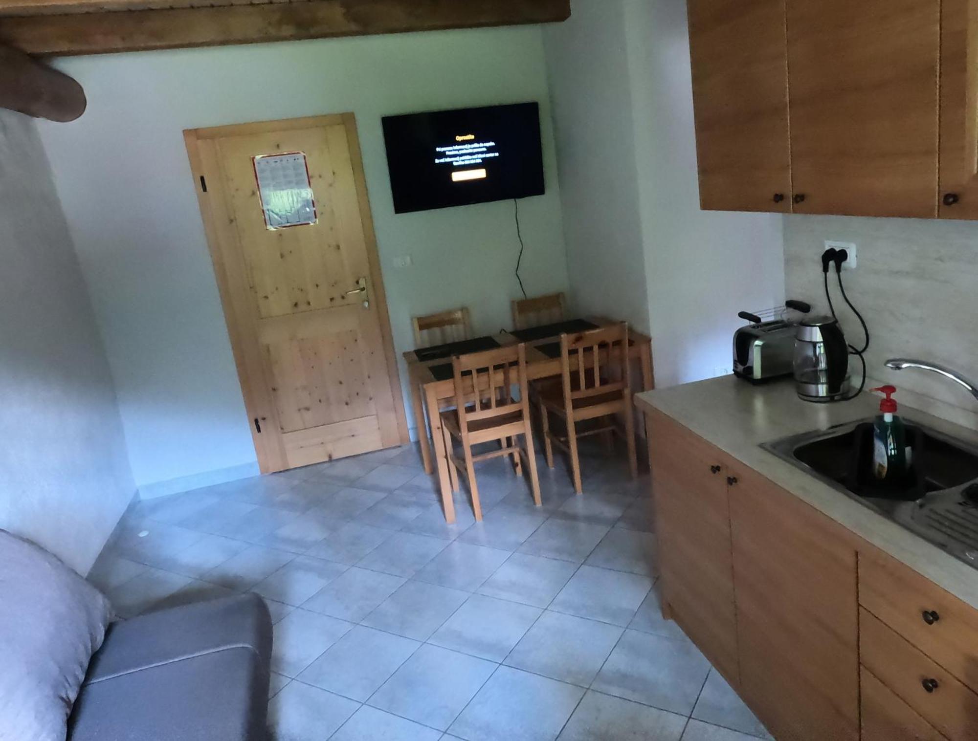 Guesthouse Idila Pod Nanosom Senozece Buitenkant foto