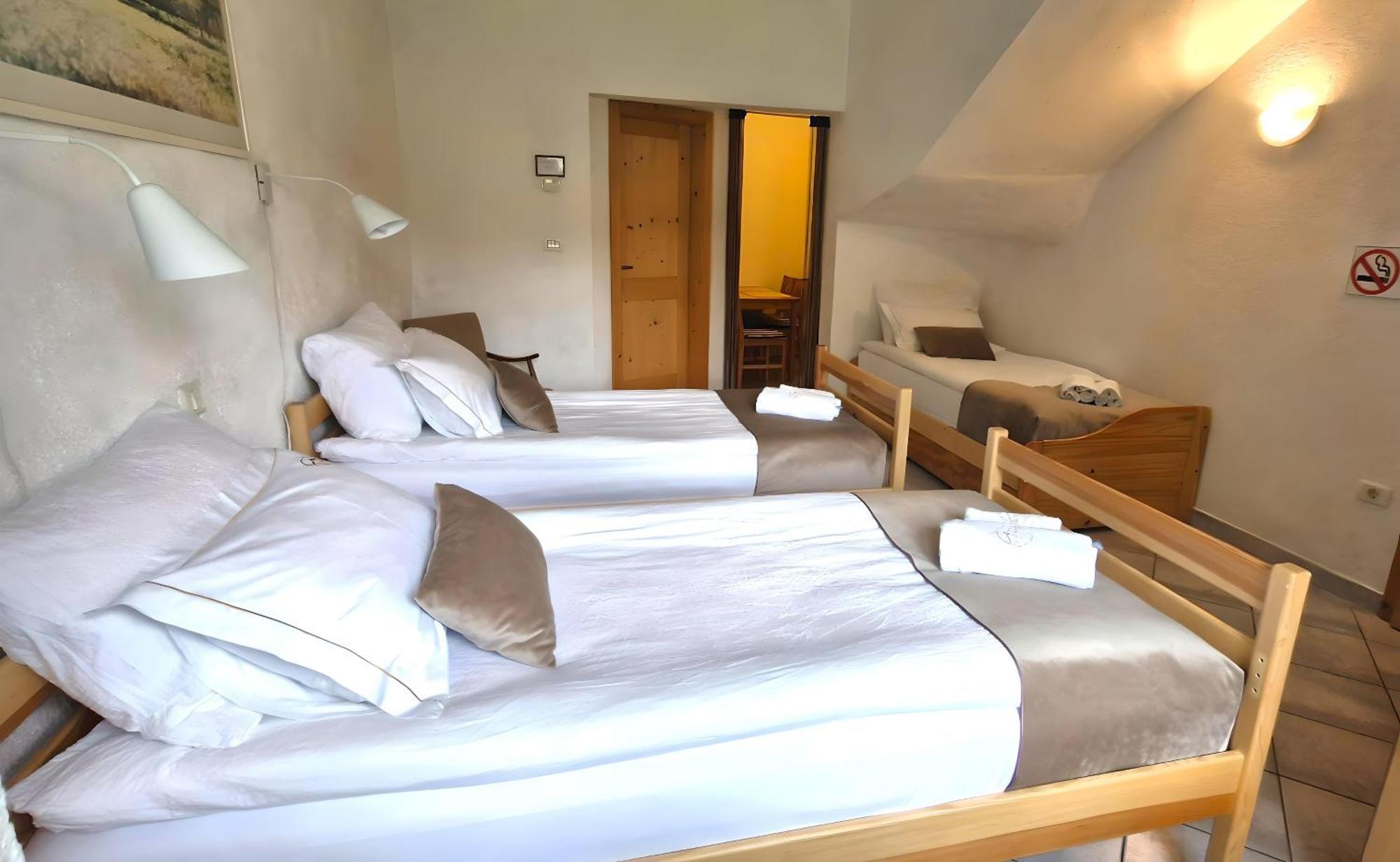 Guesthouse Idila Pod Nanosom Senozece Buitenkant foto